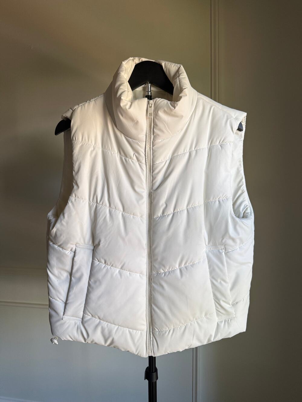 White Quilted Puffer Vest Women's Medium Full Zip Minimalist Winter Layer